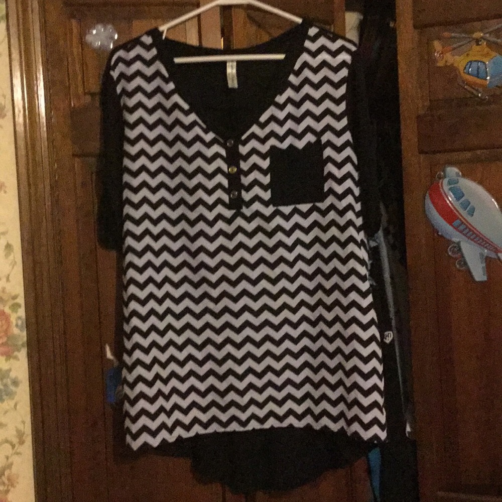 ✨3 FOR $10 SALE ITEM✨ Perseption Concept Blouse